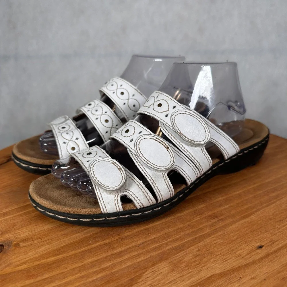 Clarks Slide Sandals Women 7.5 White Leather Good Triple Strap Adjustable Boho